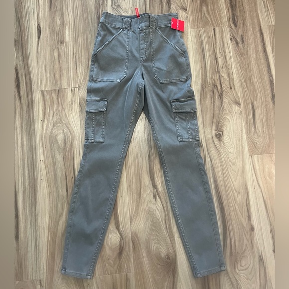 SPANX Stretch Twill Ankle Cargo Pants Color Desert Dune -SIZE M - Picture 4 of 6